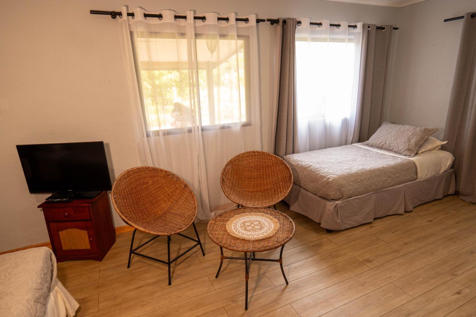 Hotel Uka Mana Ханга Роа Екстериор снимка