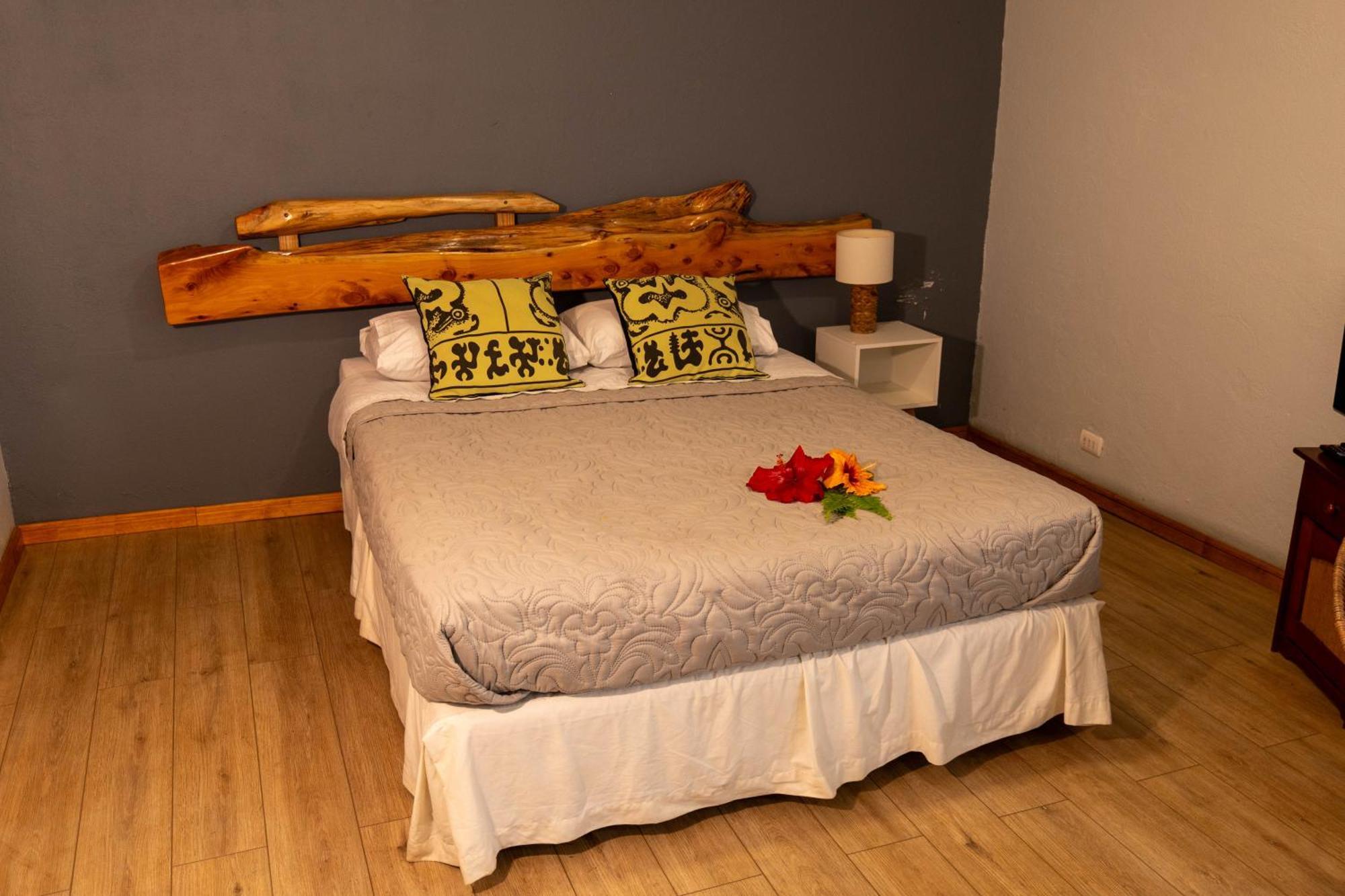 Hotel Uka Mana Ханга Роа Екстериор снимка